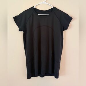 Lululemon Swiftly Tech Short-Sleeve Shirt 2.0
Hip Length
